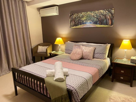 ARENA RESORT STYLE EXEC FREE NETFLIX WIFI WINE - Accommodation Redcliffe 3