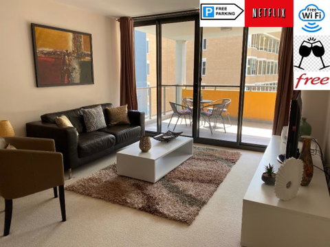 ARENA RESORT STYLE EXEC FREE NETFLIX WIFI WINE - Accommodation Redcliffe 0