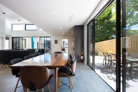 Arenas South - Accommodation Redcliffe 1
