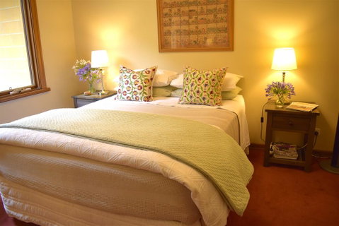 Arnold House - Accommodation Redcliffe 3