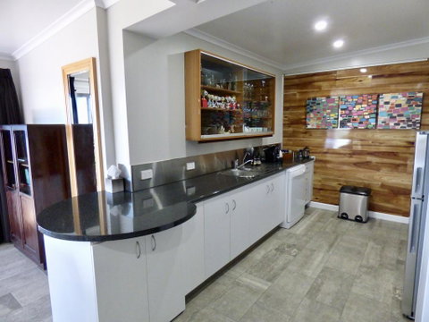 ArtHOUSE Beachfront Accommodation - Accommodation Redcliffe 2