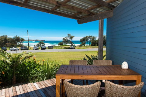 ArtHOUSE Beachfront Accommodation - Accommodation Redcliffe 0