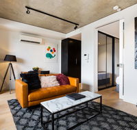 Artsy Apartment CBD City Views and Balcony - Accommodation Redcliffe