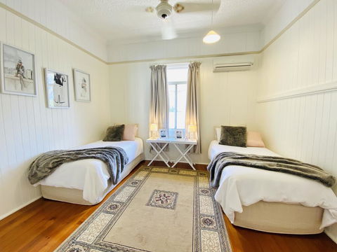 Ashbrooke Cottage - Accommodation Redcliffe 2