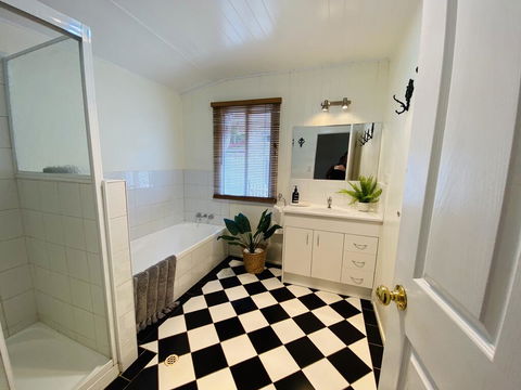 Ashbrooke Cottage - Accommodation Redcliffe 1