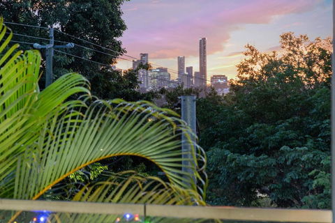 Luxurious Living - 3Bed-3Bath-1Car-Pool - Balmoral - Accommodation Redcliffe 3