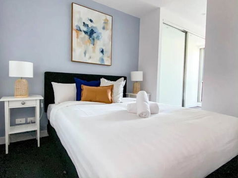 MA4004-1 BR, Lvl 40 Stylish Marco High Rise Home - Accommodation Redcliffe 1