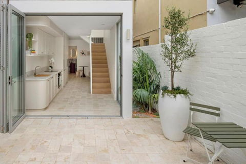 Luxury Designer Redfern House - Accommodation Redcliffe 0