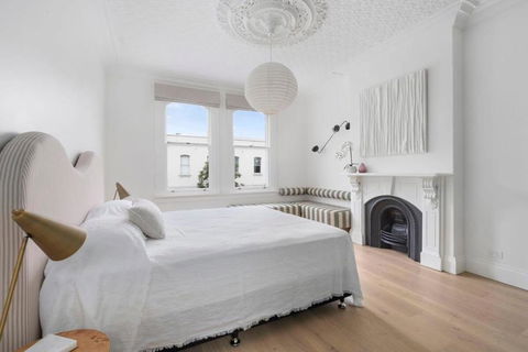 Luxury Designer Redfern House - Accommodation Redcliffe 3