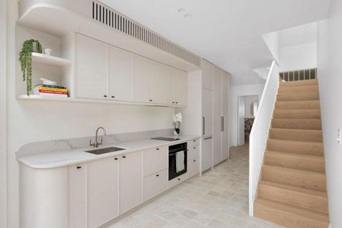 Luxury Designer Redfern House - Accommodation Redcliffe 2