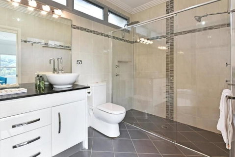 Luxury Mandalong Mansion With Pool & Spa - Accommodation Redcliffe 3