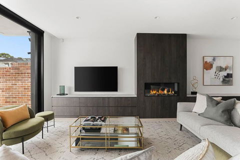 Luxury NEW 5BDRM Oasis With Heated Pool - Accommodation Redcliffe 3