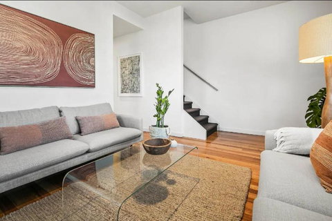 Luxury Norwood Retreat - Accommodation Redcliffe 2