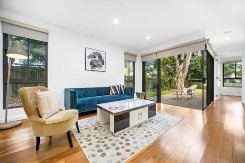 Luxury Retreat & Spacious 4BR House In Willoughby - Accommodation Redcliffe 0
