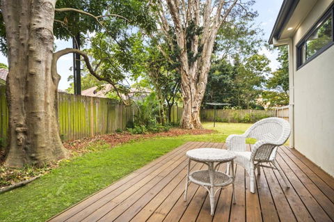 Luxury Retreat & Spacious 4BR House In Willoughby - Accommodation Redcliffe 1