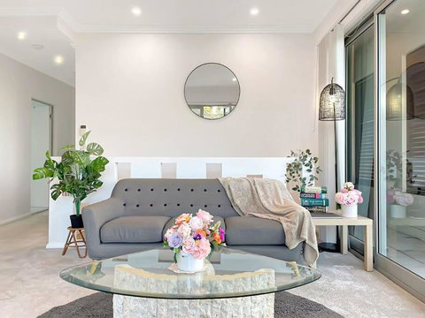 Luxury Retreat Sydney Airport Direct Train Line - Accommodation Redcliffe 1
