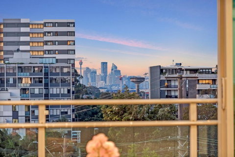 Luxury Retreat Sydney Airport Direct Train Line - Accommodation Redcliffe 0