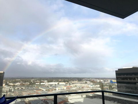 M-city Apartment - Executive Twin King Ensuites - Fully Equipped - Free Parking, Fast Wifi, Smart TV, Netflix, Complementary Drinks & Amenities - M-city Shopping Centre Clayton 3168 - Accommodation Redcliffe 2