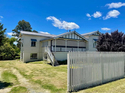 MAGNOLIA HOUSE ON THE CREEK - STANTHORPE - Accommodation Redcliffe 0