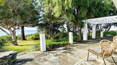 Maizies View - A Hidden Gem - Accommodation Redcliffe 2