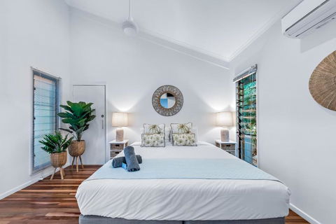 MANDALAY ESCAPE, SECLUSION & SERENITY WITH A POOL - Accommodation Redcliffe 3