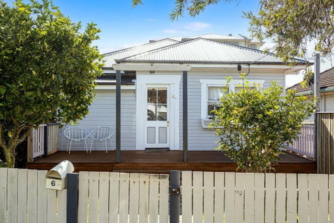 Manley St Suite - Accommodation Redcliffe 0
