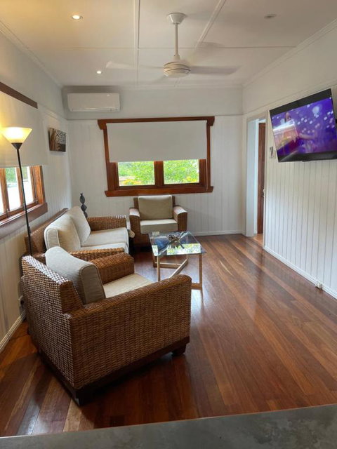 Manley St Suite - Accommodation Redcliffe 2