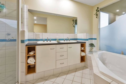 Marina House Next To Beach - Accommodation Redcliffe 3