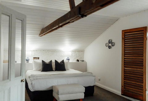MARYBANK ESTATE - BARN LOFT - Accommodation Redcliffe 1