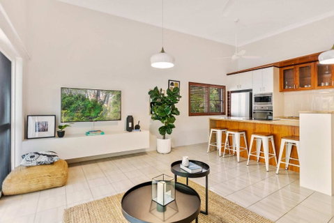 Melaleuca Hideaway - Beach Pool Free Parking - Accommodation Redcliffe 2