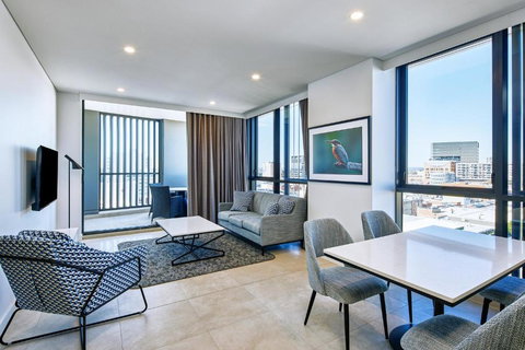 Meriton Suites Liverpool - Accommodation Redcliffe 1