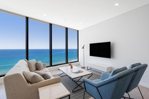 Meriton Suites Surfers Paradise - Accommodation Redcliffe 2