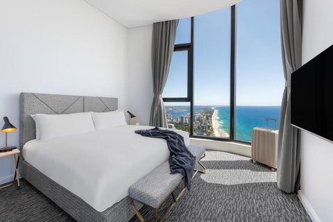 Meriton Suites Surfers Paradise - Accommodation Redcliffe 0