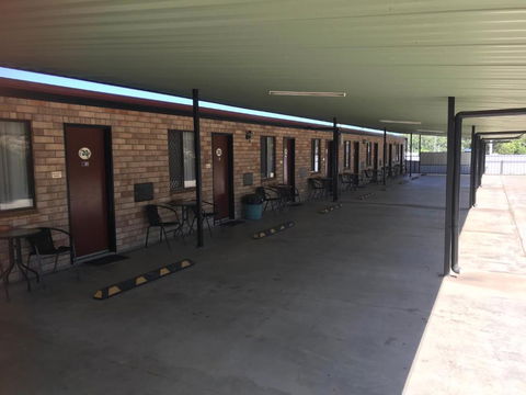Miles Outback Motel - Accommodation Redcliffe 2