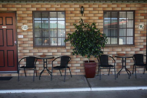 Miles Outback Motel - Accommodation Redcliffe 3