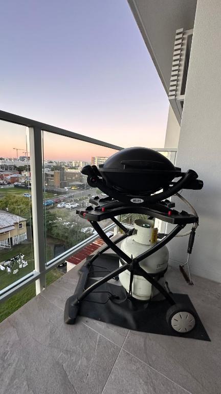 Modern 2-Bed 2-Bath - Walk To Hospital & Westfield - Accommodation Redcliffe 1