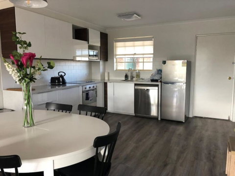 Modern 2BR Apartment With Parking - Accommodation Redcliffe 2
