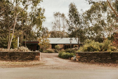 Mintaro Cottage - Accommodation Redcliffe 0