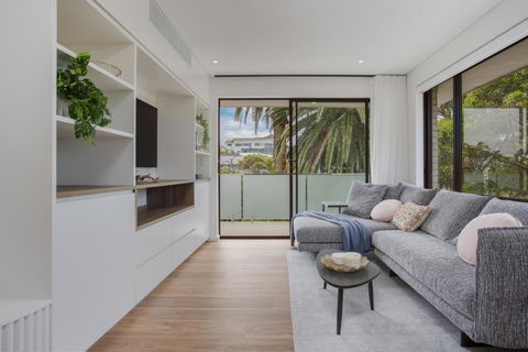 Modern, North-east Facing, 2-bed Apartment - Accommodation Redcliffe 0