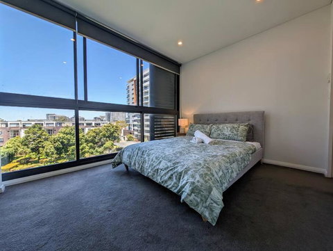 Modern 2 Bedroom Apartment Close To All Amenities! - Accommodation Redcliffe 0