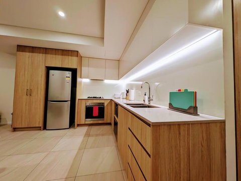 Modern 2 Bedroom Apartment Close To All Amenities! - Accommodation Redcliffe 2