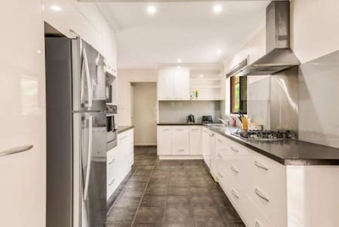 Modern Comfort Retreat 4Bed Cozy Haven W Pool - Accommodation Redcliffe 3