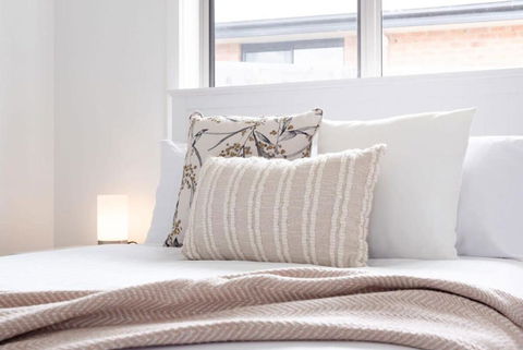 Modern Delight: Cosy Home With Parking - Accommodation Redcliffe 1