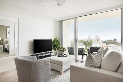 Modern Glamour I90 - Accommodation Redcliffe 1