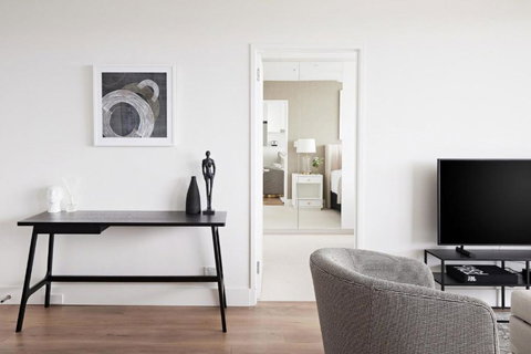 Modern Glamour I90 - Accommodation Redcliffe 2