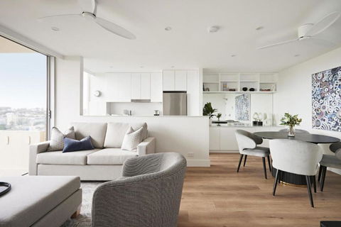 Modern Glamour I90 - Accommodation Redcliffe 3