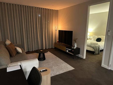 Modern Griffith Apartment - Accommodation Redcliffe 3
