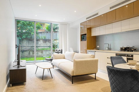 Modern Urban Retreat 1BR Apt Near Chatswood - Accommodation Redcliffe 0