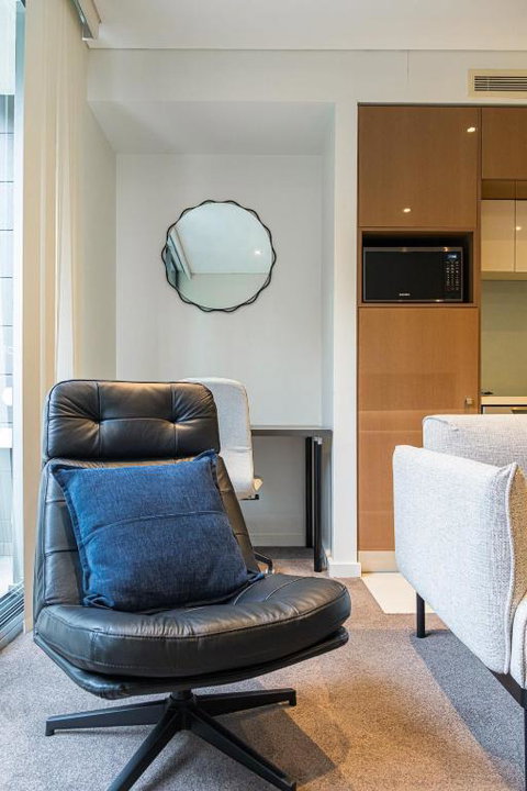 Modern Urban Retreat 1BR Apt Near Chatswood - Accommodation Redcliffe 1