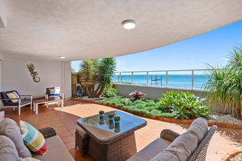 Mon Plaisir 5 with Accommodation Redcliffe